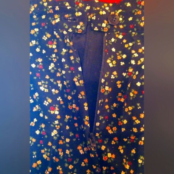 STAR CITY CLOTHING CO. WOMEN'S A-LINE SKIRT - Picture 2 of 4